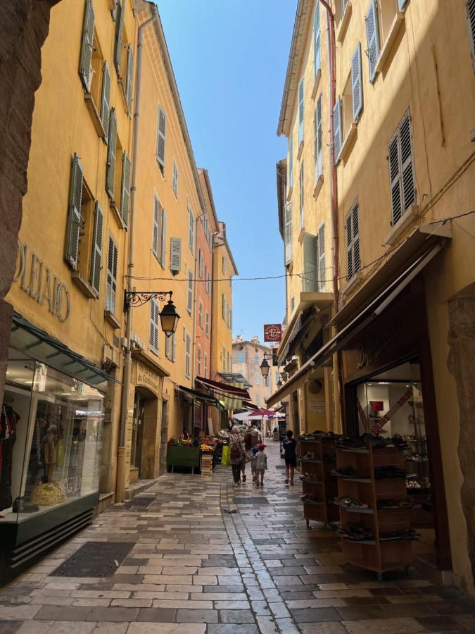Studio Hyeres -Rue Pietonne Climatisation Lit 160 Tout Equipe - Sabrina Buitenkant foto