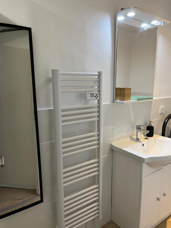 Studio Hyeres -Rue Pietonne Climatisation Lit 160 Tout Equipe - Sabrina Buitenkant foto